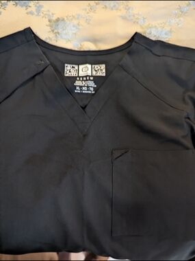 WonderWink Men's Black V-Neck Medical Scrub Top